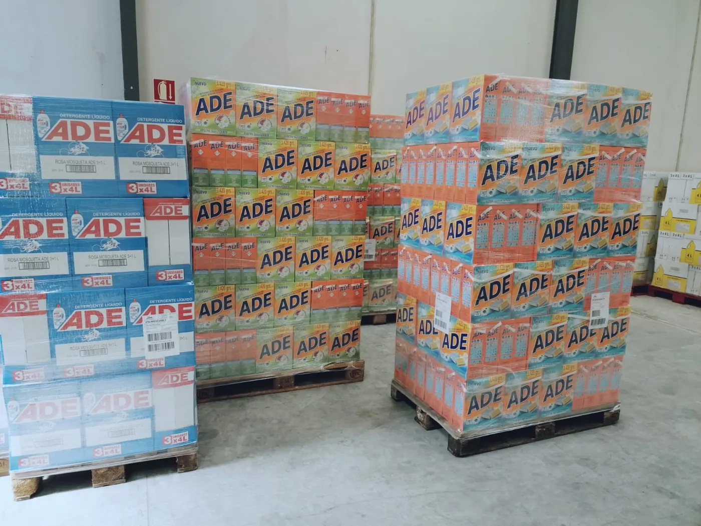 Palettes ADE prêtes au chargement.